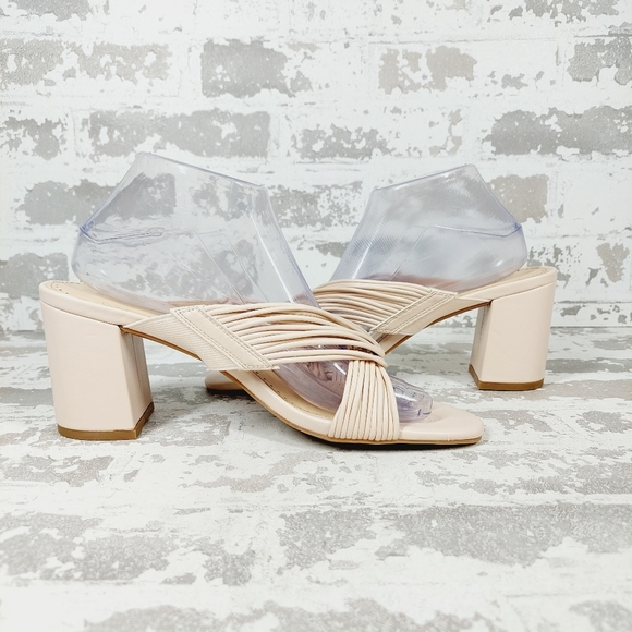 NEW Adrienne Vittadini Annalee Cream Summer Slip On Block Heel Sandals A647 - Picture 3 of 12